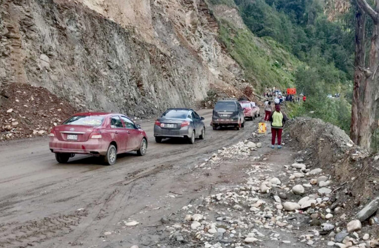 Derrumbe bloquea carretera a La Unión