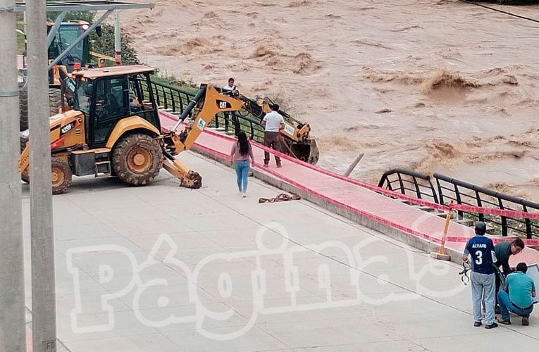 Aún no se inaugura y muro de contención ya tiene fisuras y huecos