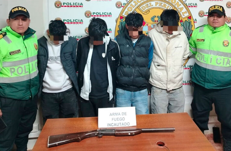 En hotel detienen a cuatro sujetos que tenían escopeta
