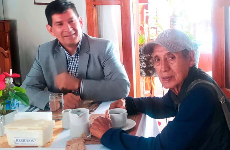 El color y la arcilla en las manos de Elmer Rodil