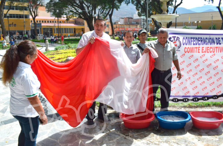 CTP lava banderas en protesta por la corrupción