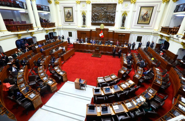 Congreso aprueba ley de aministía o impunidad para los policías, militares y otros procesados por delitos cometidos entre 1980 y 2000