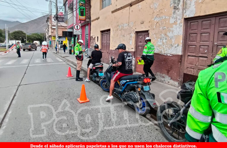 Motoristas marchan  hoy contra uso de chaleco con número de placa