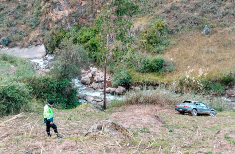 Dueño de auto muere  en despiste y volcadura