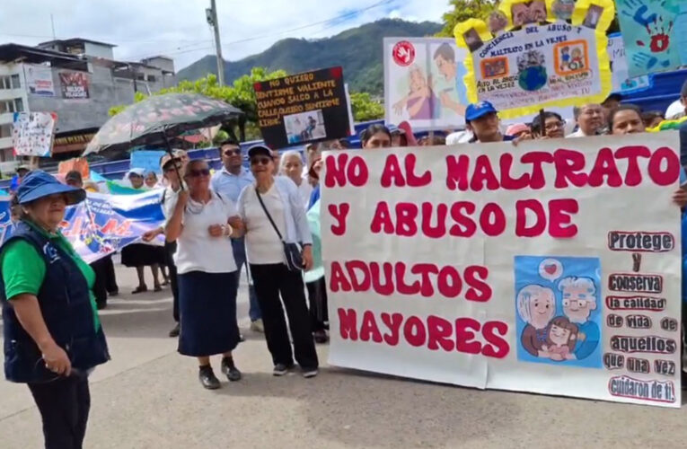 Instan a no maltratar a adultos mayores