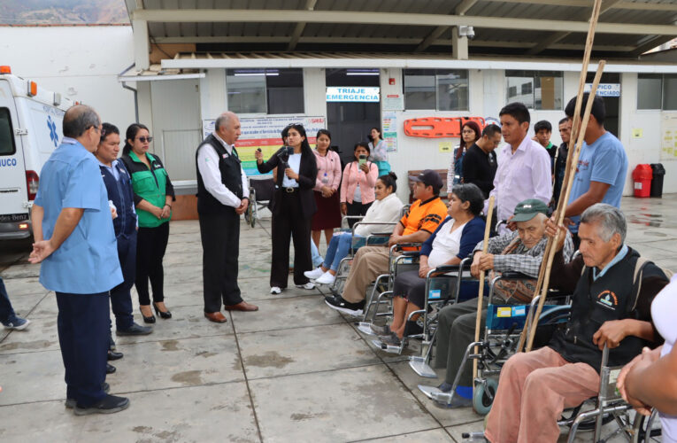 Traen a Huánuco a familia de Codo del Pozuzo para tratamiento por ceguera